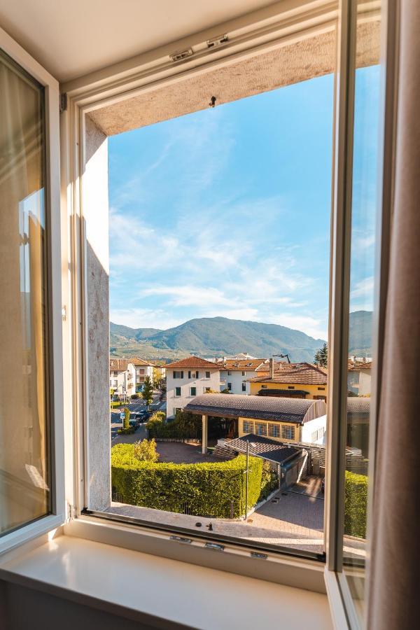 Albergo Caffe Centrale Mezzocorona Exterior foto