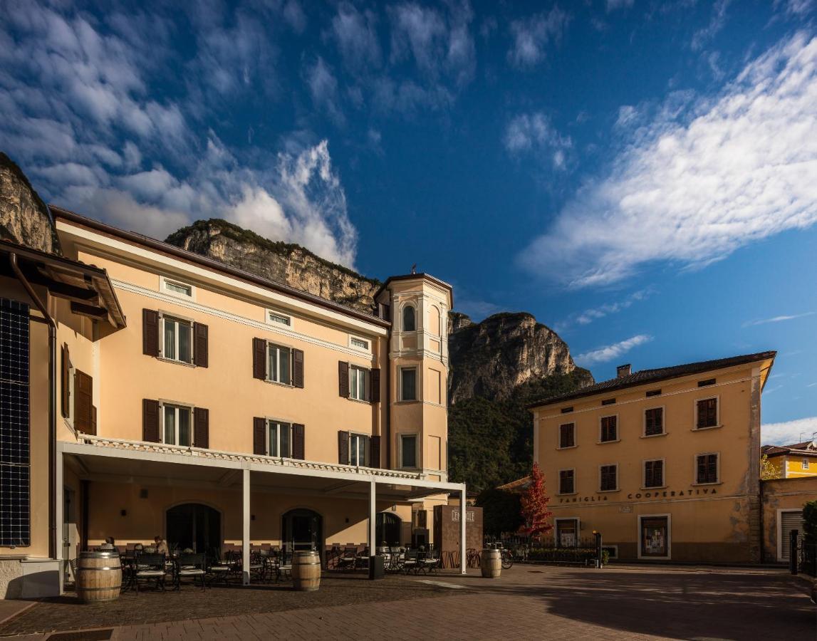 Albergo Caffe Centrale Mezzocorona Exterior foto