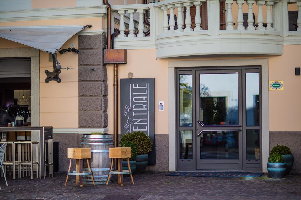 Albergo Caffe Centrale Mezzocorona Exterior foto